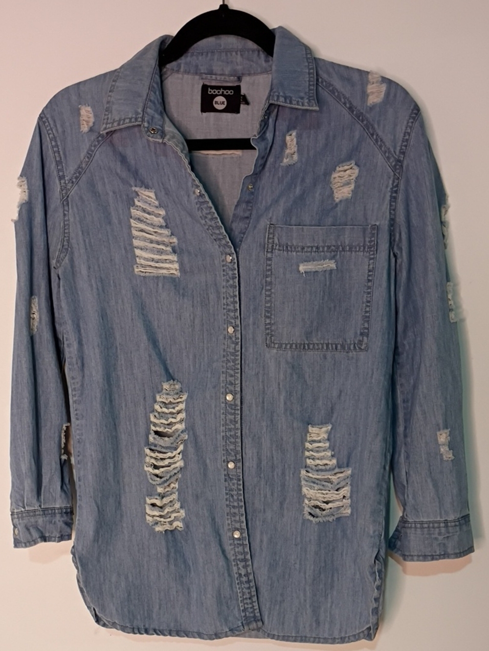 Boohoo Light‎ Wash Distressed Denim Snaps